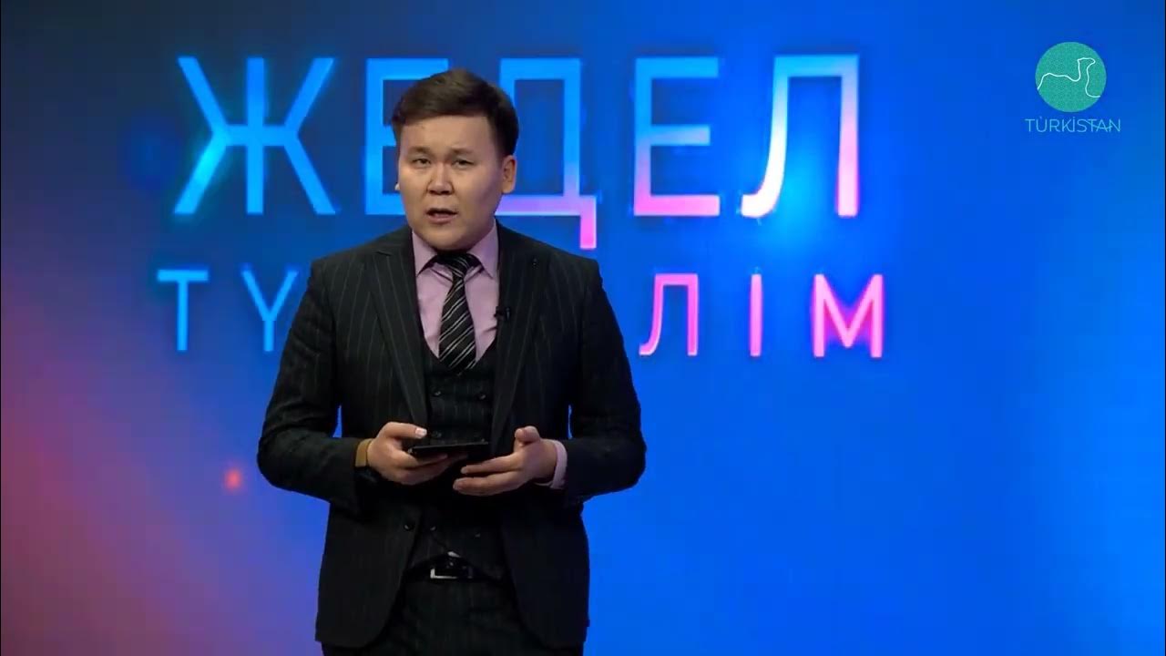 Сексуалды жыпылықтаулар Пәтердің әдемі иесін былғап алды (порно)