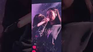 Blackpink. Born Pink. Yeah Yeah Yeah Chicago 2022 Jisoo And Jennie Being Cute And Funny