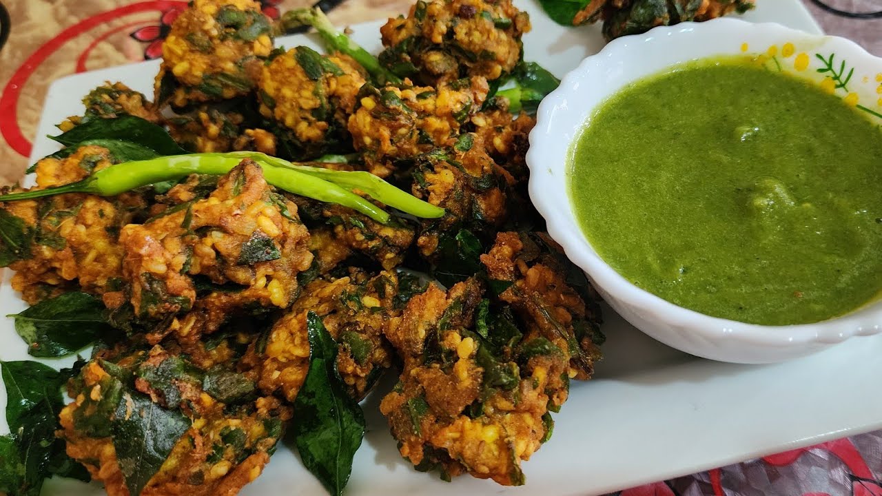 Mong ki dal aur Palak  Ki Pakode hari chutney Recipe Ramzan iftar special 