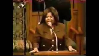 Vanessa Bell-Armstrong with Twinkie Clark and Vickie Winans - Never Alone