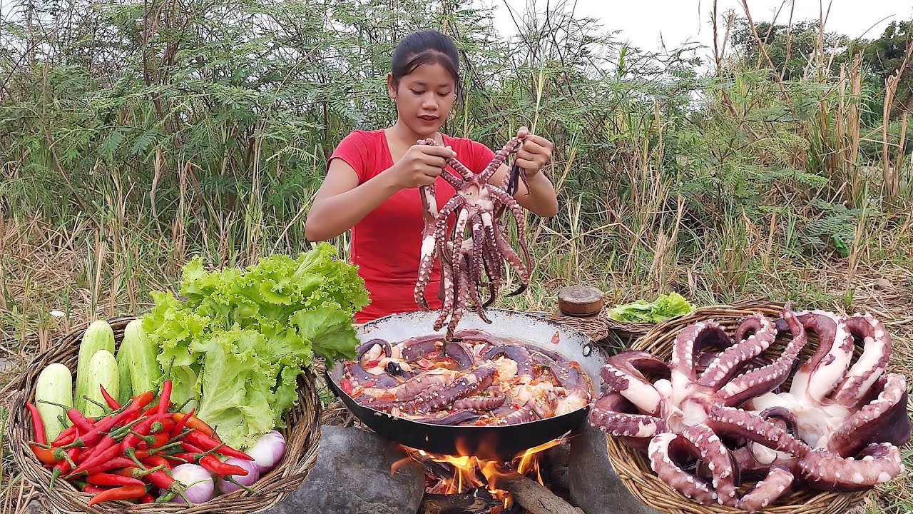 Delicious!  Octopus salad cooking with hot pepper very delicious food – survival cooking