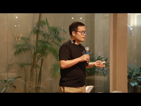 How To Live A Richer Life: Advice From A Banker | Tien Pham | TEDxĐaKao thumbnail