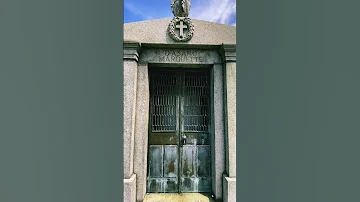 What Do You See Cemetery Graveyard Scary Creepy Ghosts Scarystories Haunted 