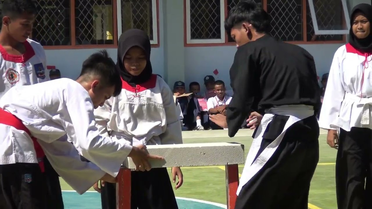 Ekskul Silat Merpati Putih | Demo Ekskul SMK Negeri 1 Sindang