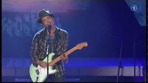 Bruno Mars - Grenade live at the New Pop Festival  2011