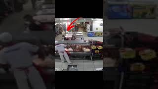 ladrão de carne em mercado no DF . vamos deixar Ele famoso ..