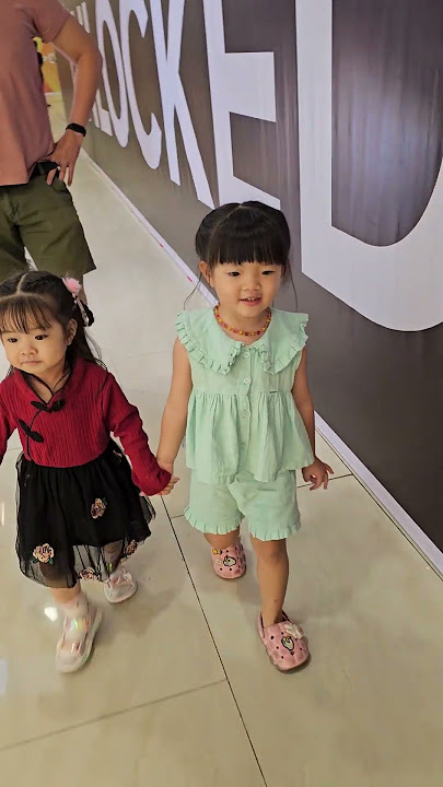 Dua bocil lagi jalan gandengan tangan 🤭 #cute #cutekids #cutebaby