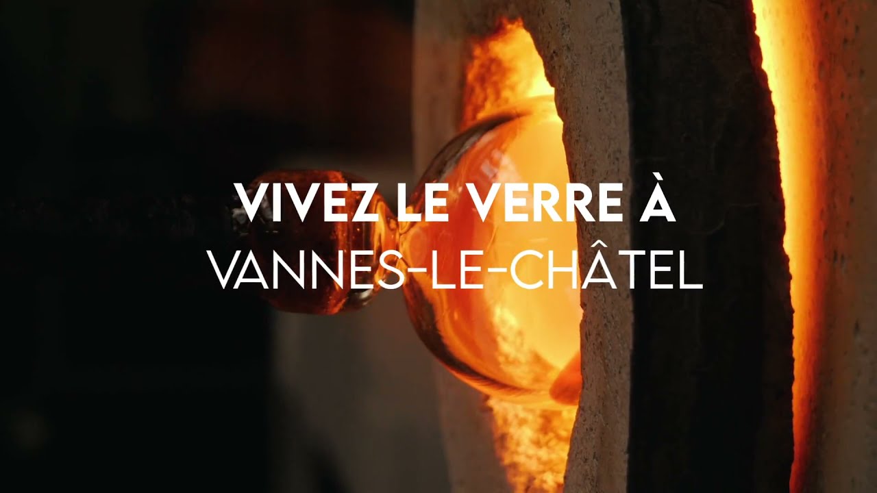 Cerfav Vannes-le-Châtel : expo de verre contemporain, animation soufflage,  boutique d'art verrier