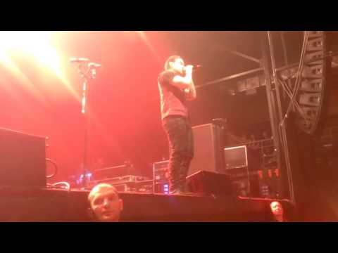 Видео: Shinedown - Simple Man (live in Saint Petersburg)