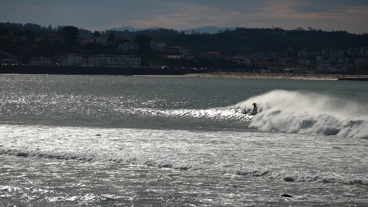 Saint-Jean-de-Luz : superbe session surf par 26°C en février
