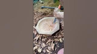 Proses pembuatan cobek/ulekan dengan alat sederhana dari kayu beliant/ulin