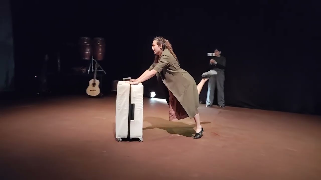 Ve a teatro emigrantes en la Cadelaria Santiago García