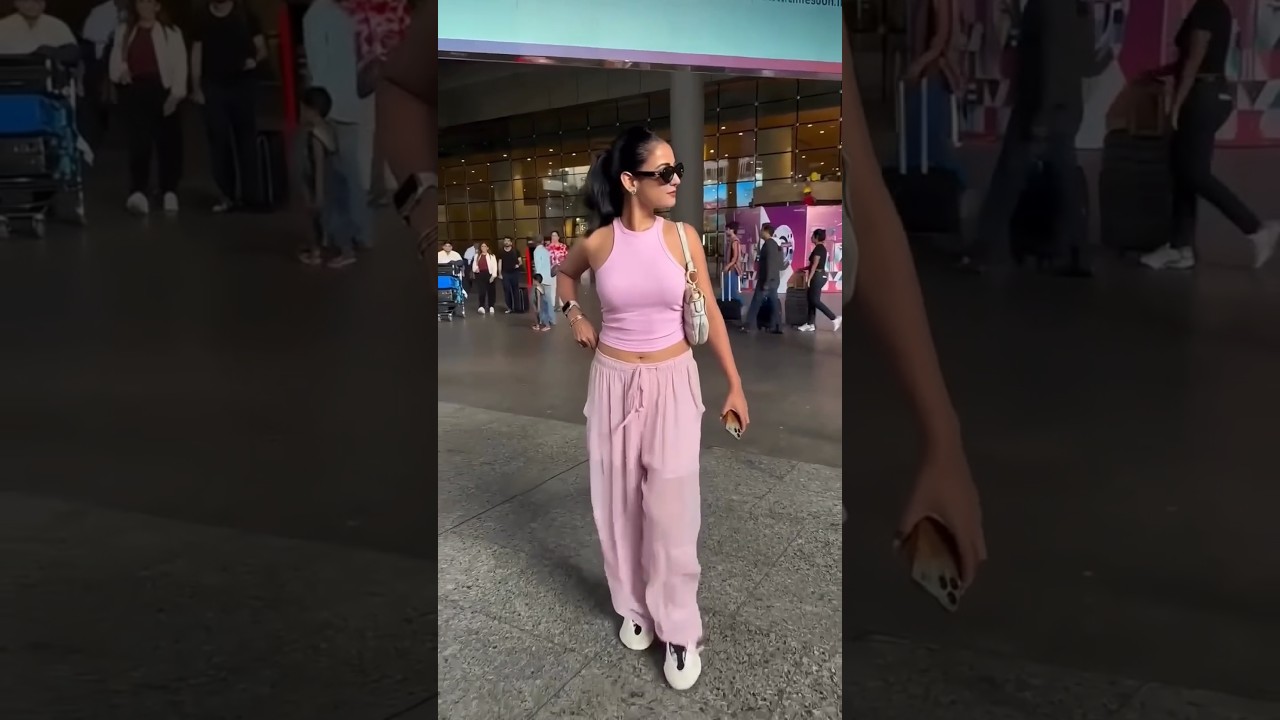 Sonal chauhan Snapped in City Mall 