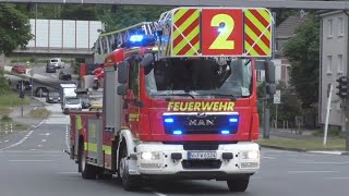 ELW C-Dienst, HLF20 &amp; DLK der Feuerwache 2 in Wuppertal auf Einsatzfahrt