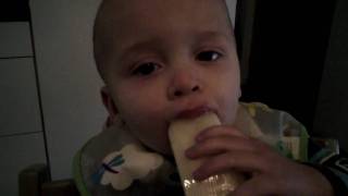 Ruy Eet Na Zijn Val Een Lekker Koud Peren-Ijsje