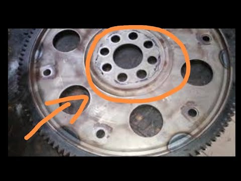 Видео: Почему моя машина издает стук при запуске?