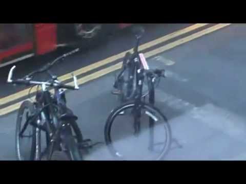 Video: Zezi de bicicliști jefuiți pe o porțiune a traseului ciclist din Londra