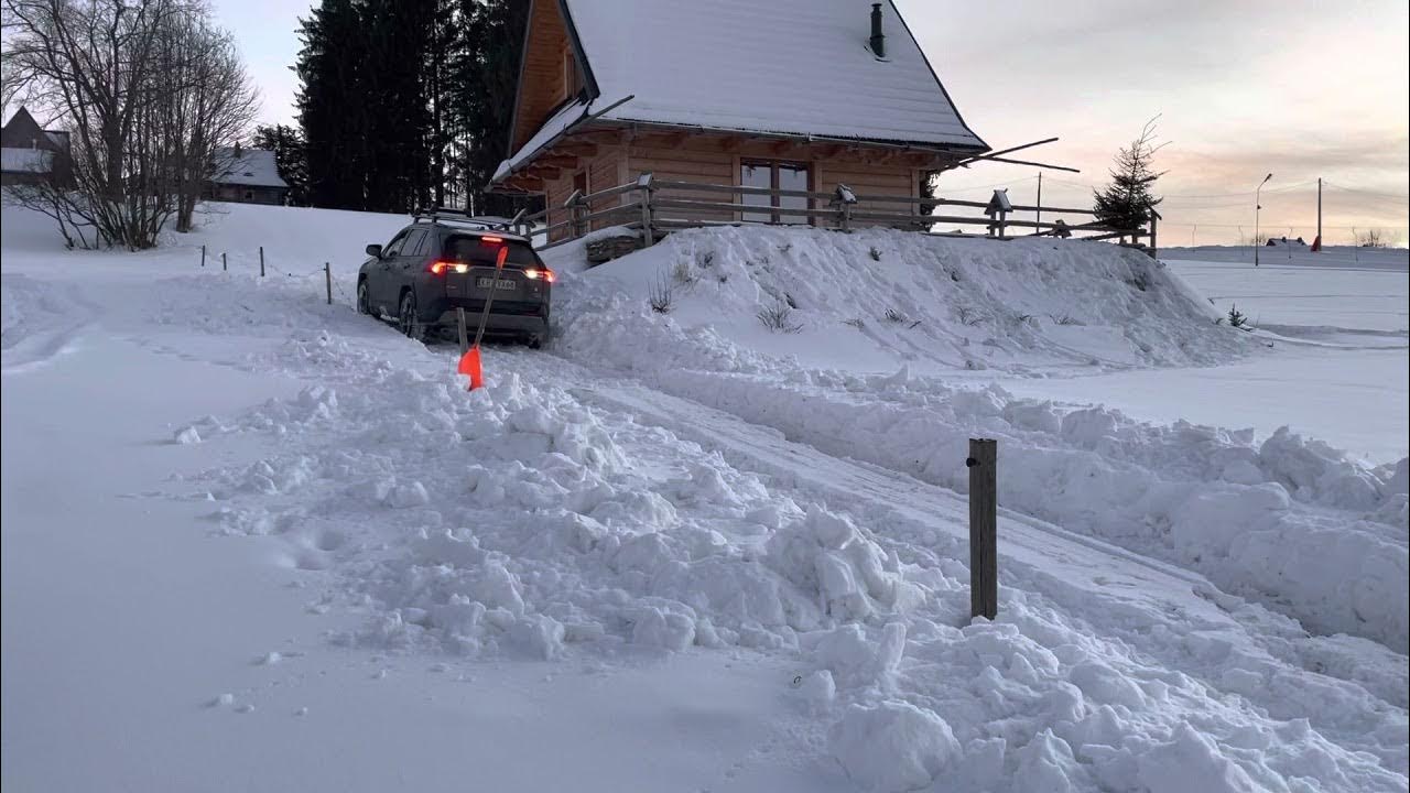 Toyota Rav4 2.5 hybrid AWD-i Winter challenge - YouTube