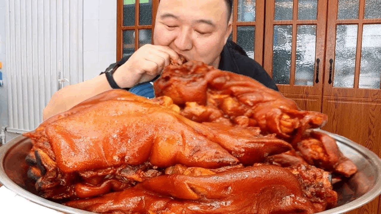 8 Pig Trotters, One Pot. Fall-Off-The-Bone Goodness, Rice's Perfect Partner.