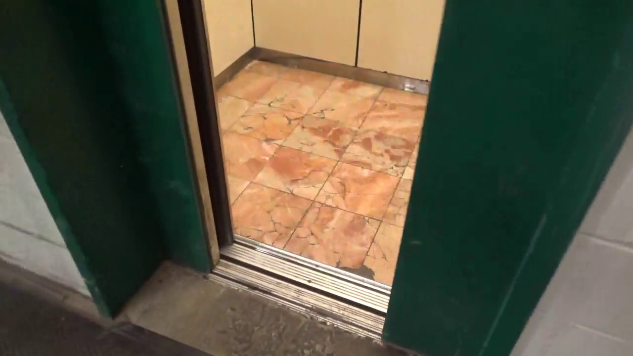 1990 Montgomery Vector Hydraulic Elevator @ Macy's(Former Kaufmann's) Destiny USA Syracuse NY