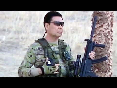 Президент Туркменистана показывает армии, как обращаться с оружием