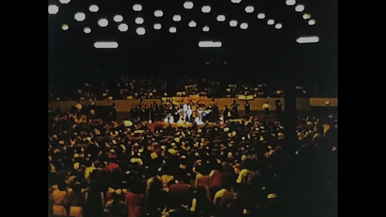 The Beatles Live at Olympia Stadium, Detroit, Michigan - Colour Home Movie - 6 September 1964