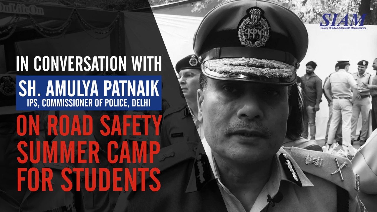 Sh. Amulya Patnaik, Commissioner of Police, Delhi on training students about Road Safety