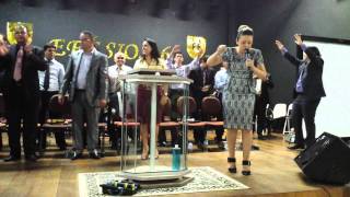 Deus Usando A Cantora Débora Nascimento.