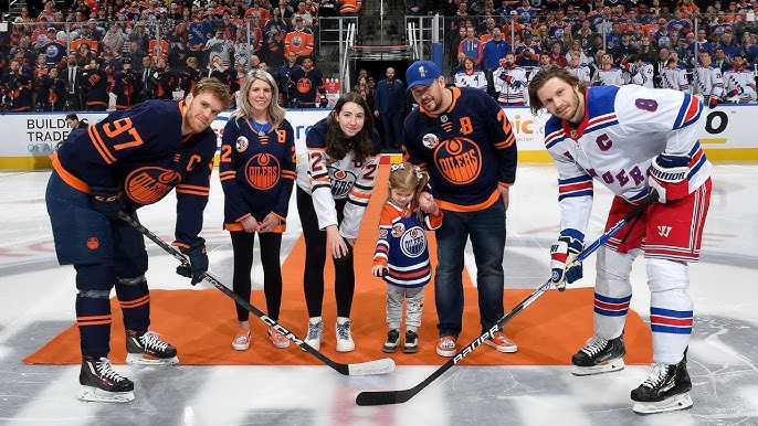 Ex-Steelers quarterback Ben Roethlisberger drops puck for ceremonial  faceoff before Penguins-Rangers game