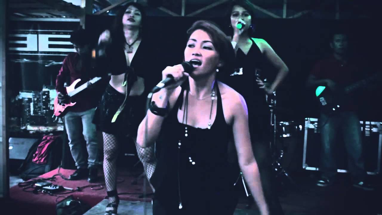 Buttons (cover) Form factor band