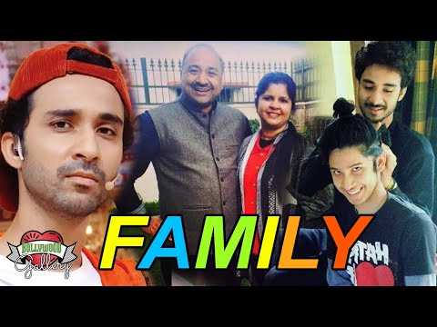 Raghav Juyal Family, Parents, Brother, Girlfriend & Career