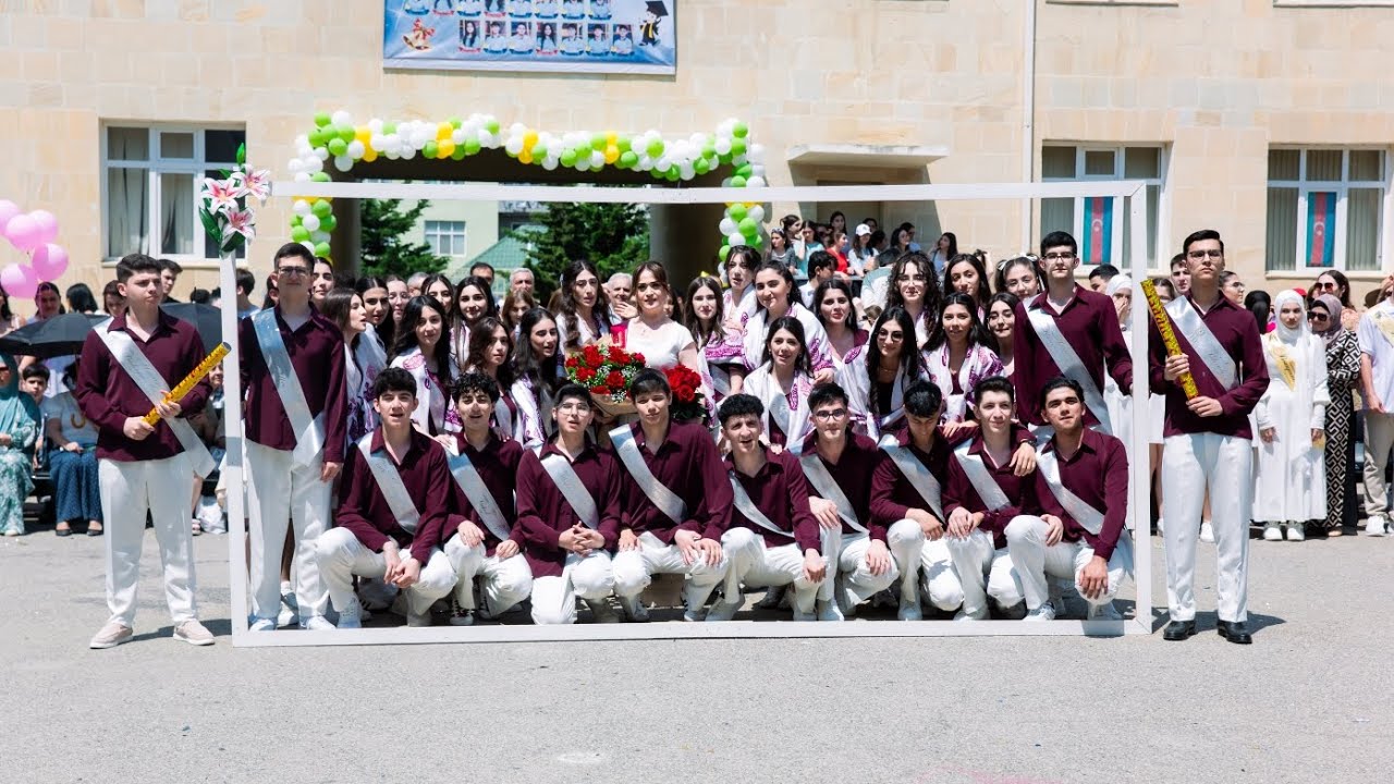 245 nömrəli tam orta məktəb 11d sinfinin son zəng tədbiri