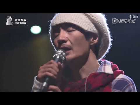 朴树现场演唱《城南旧事》主题曲《送别》，中途几度哽咽落泪，他曾说此生若能写出这样的歌死而无憾了。