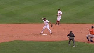 HOU@BOS: Wright snags chopper, starts double play