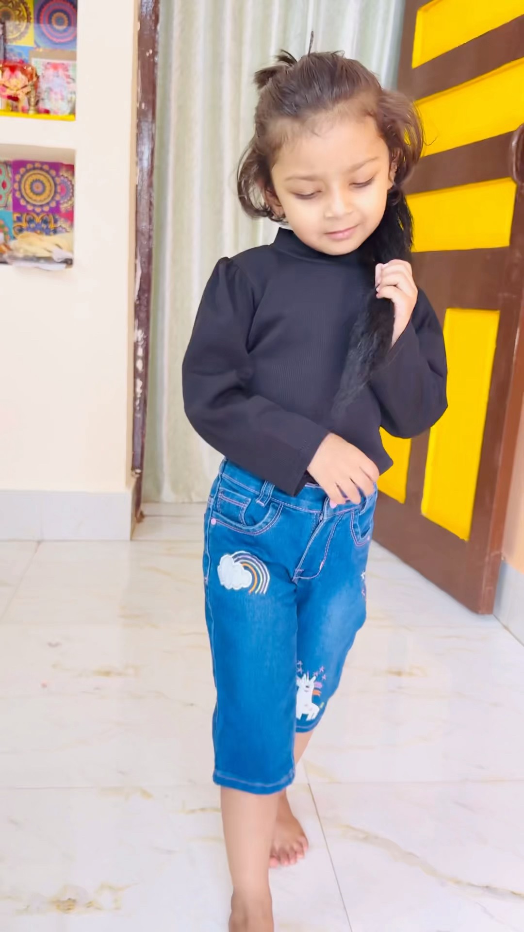 Tooktook mummy kiska bal dekh ke hansne lage