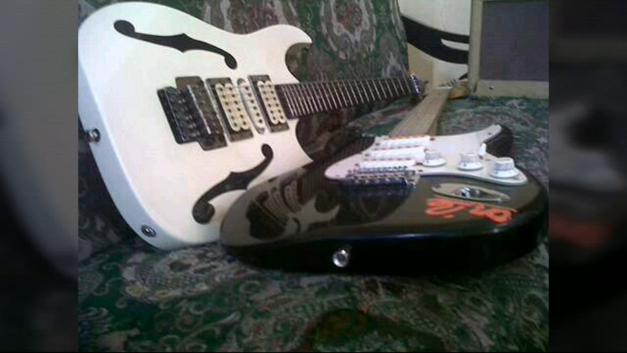 Too much love Will kill you (guitar cover) by Roby Mooed