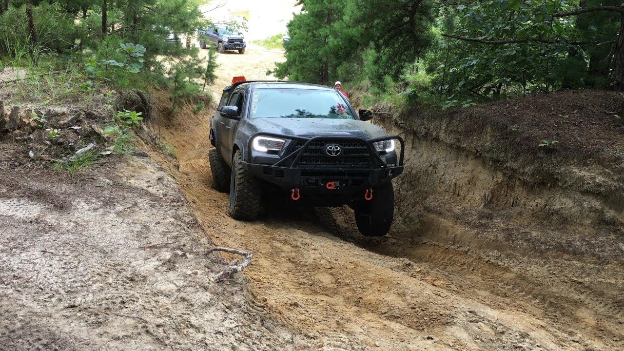 2017 Toyota Tacoma Off Road on 35" tires 35x12.5r17 Off Road Extreme