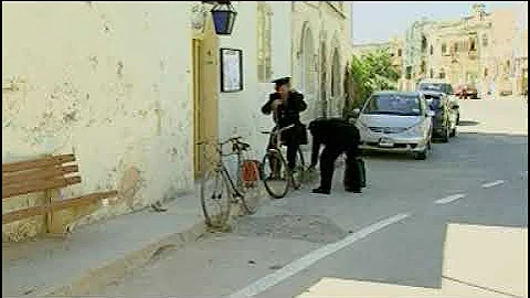 Joe Farrugia Dulli - L-iskaduti Sketch (Bla Ftila)