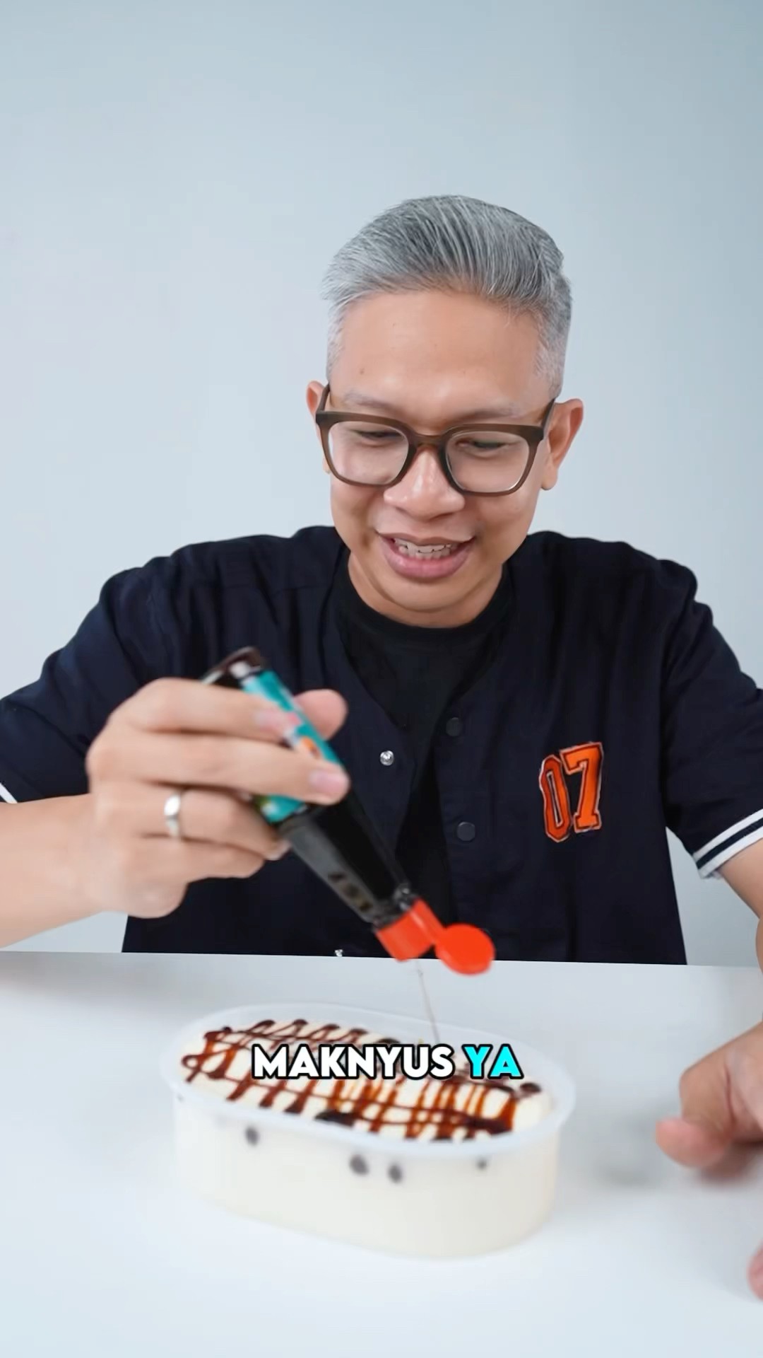MAKAN ES KRIM CAMPUR KECAP MANIS!!