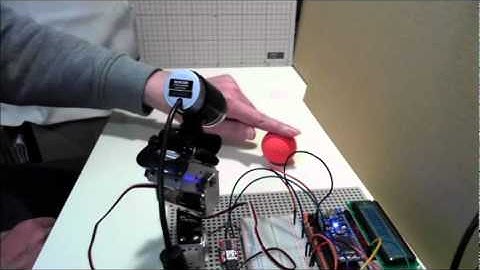 Processing + mbed + RCサーボで物体追跡の実験。