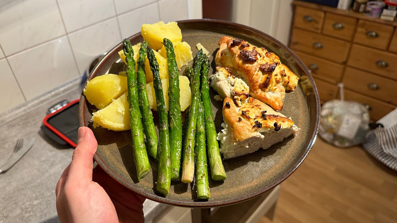 GEFÜLLTES HUHN & GRÜNER SPARGEL - MAX KOCHT