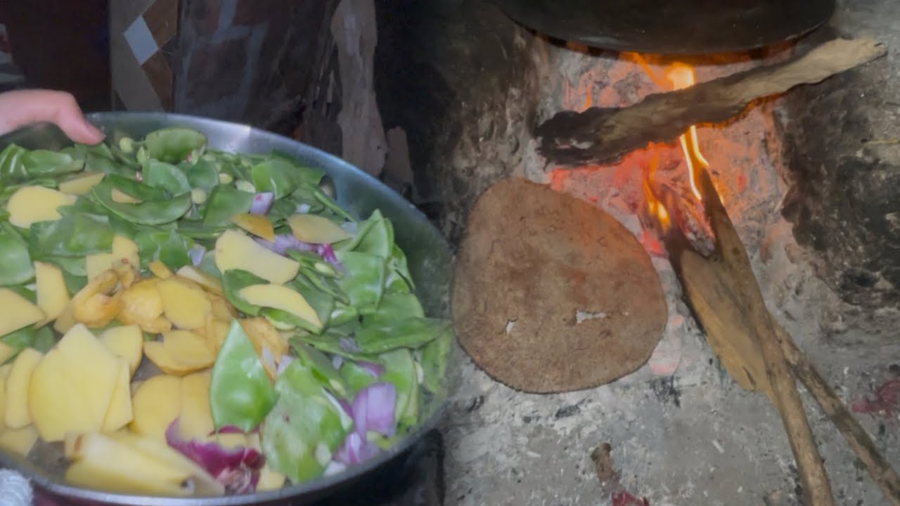 Bhot time baad banaya Mandvi ki Roti or chemi ka sag// pahadi lifestyle vlog// pahadi khana vlog ||