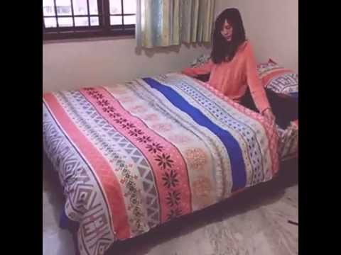 美女专业整理床单