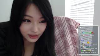 Hyoon telling chat her shirt size