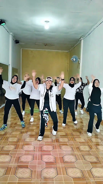 SAAJANJI GHAR AAYE (JHANKAR) // joget india kuch hotai hai #zumbalampung #zinsusan #aerodance
