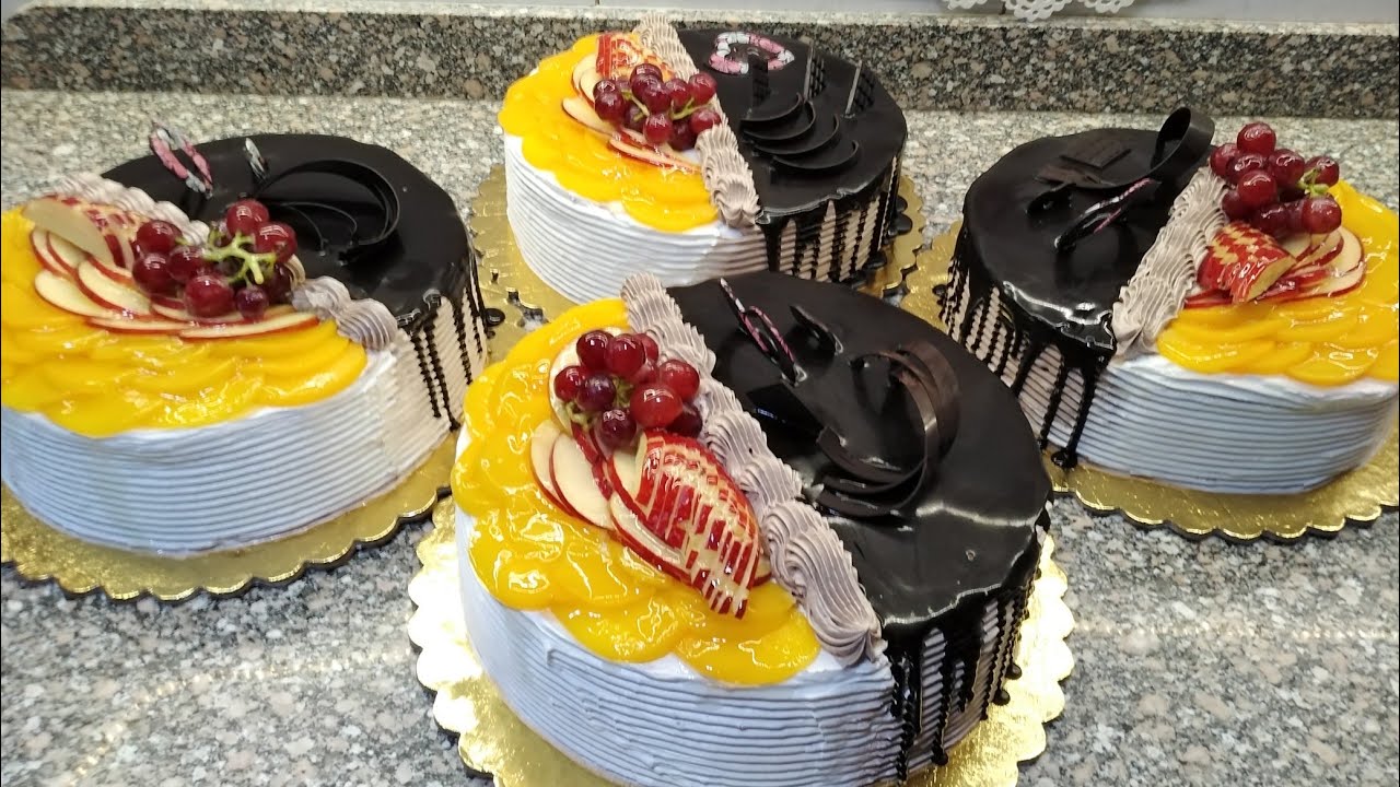 النيه تورتيتين وببركه ربنا طلعو  ٤ تورت مقاس ٢٤ من كيلو دقيق 😯