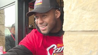 Chiefs' JuJu Smith-Schuster greets fans at Olathe's Raising Cane's