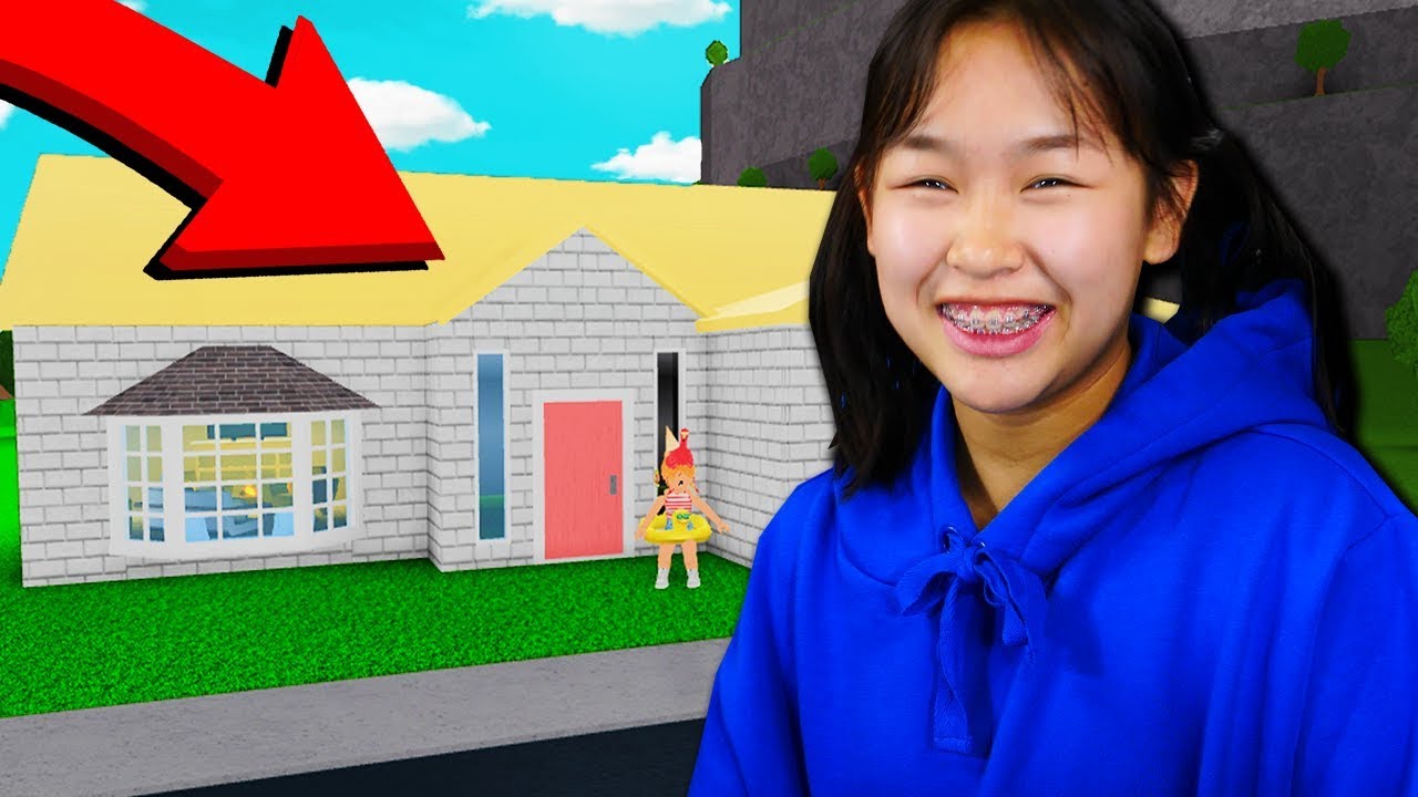 Sister Builds Her Bloxburg Mansion Roblox Youtube - hyper roblox sister channel