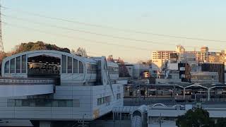 多摩都市モノレール ラッピング 25周年 多摩センター駅 2023.12.21