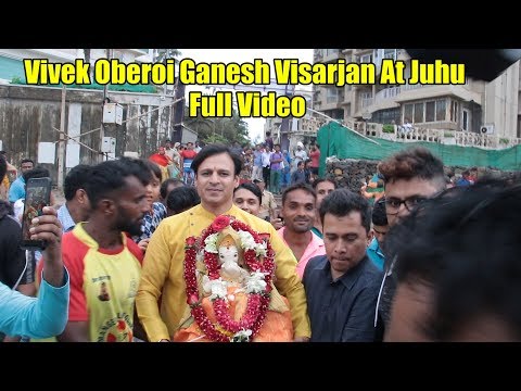 Vivek oberoi Ganesh Visarjan FULL COVERAGE | Juhu Beach | Viralbollywood